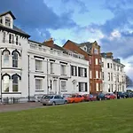 Dolphin House Flat 3