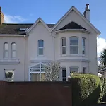 Dog Friendly Home Close To The Beach And The Town