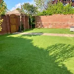 Dog Friendly Home Close To The Beach And The Town