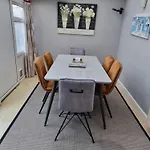 Seaside, Exmouth Centre - Sleeps 6+
