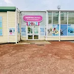 Cozy Caravan Retreat At Sandy Bay