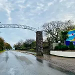 Cozy Caravan Retreat At Sandy Bay