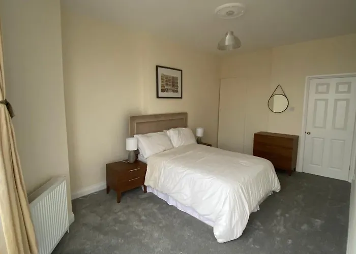 Dolphin House Flat 3