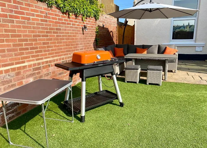 Dog Friendly Home Close To The Beach And The Town