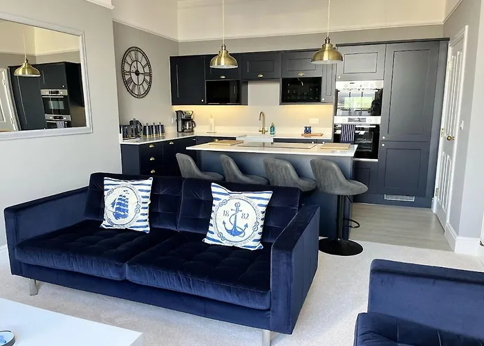 Exmouth 2 Bedroomed Seaview Apartment Stones Throw From The Beach Or Town!