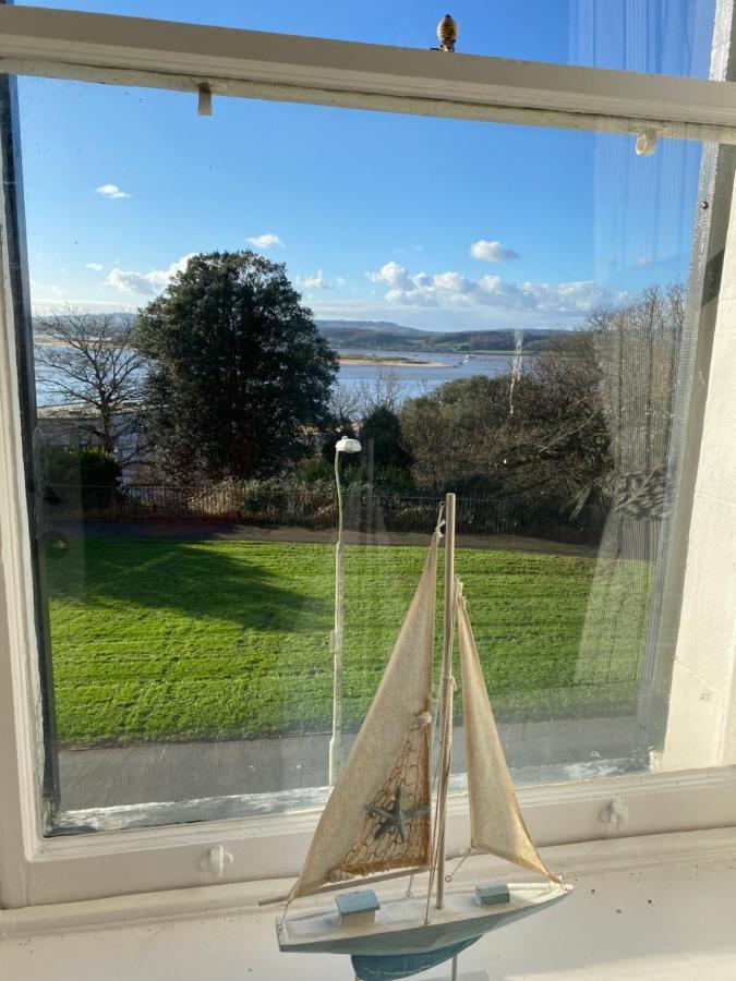 Dolphin House Flat 3 *