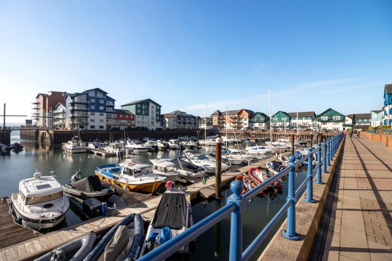 Marina Retreat Waterfront Apartment