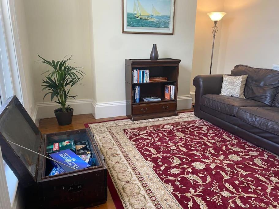 Dog Friendly Close To The And The Town *