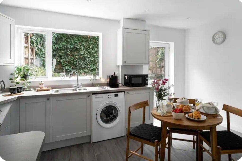 Classy Two Bed - Close To Town Centre & * Exmouth
