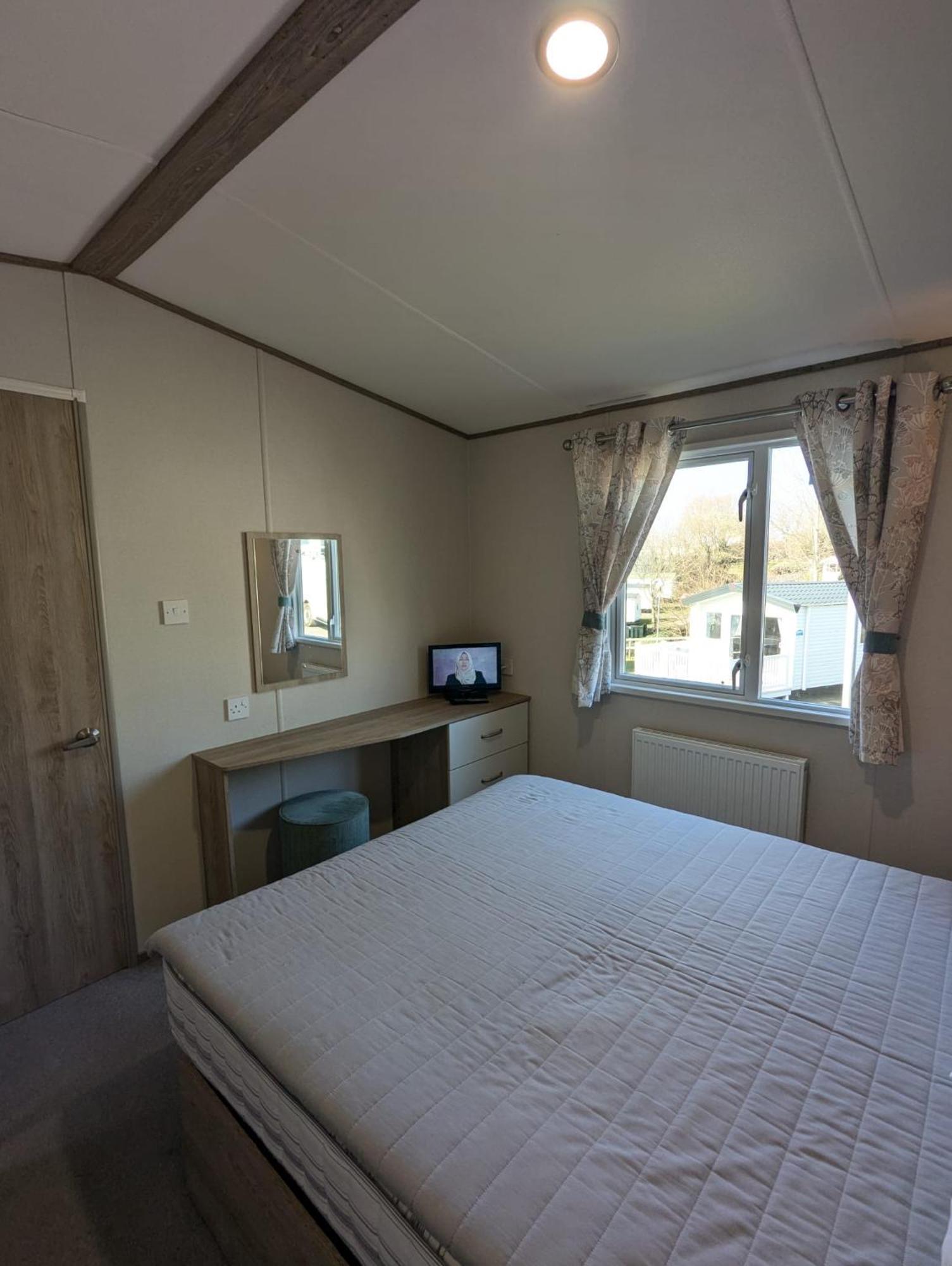 Devon Cliffs Haven Beautiful Modern Spacious 15 Minutes Walk To Holiday park