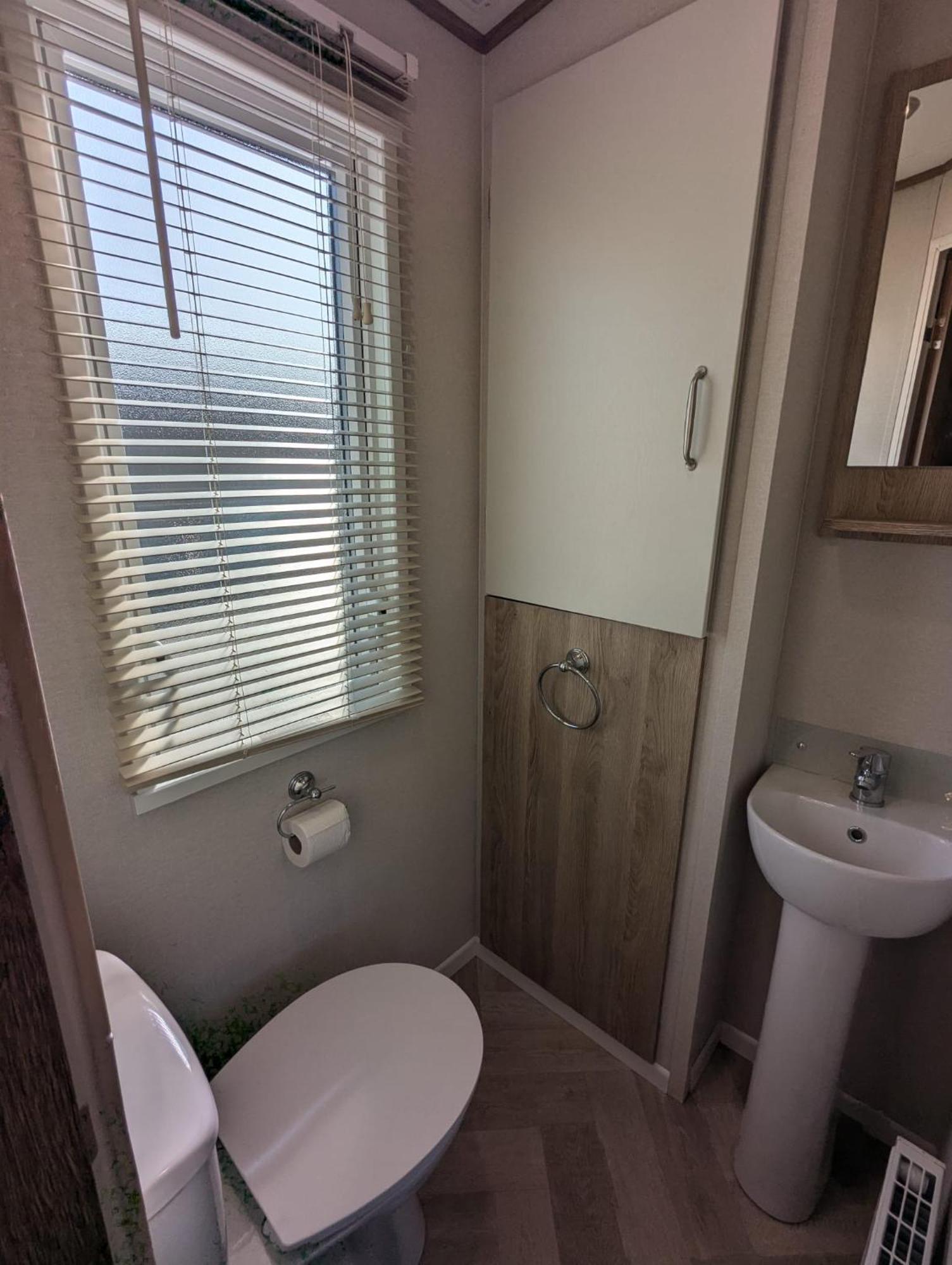 Devon Cliffs Haven Beautiful Modern Spacious 15 Minutes Walk To