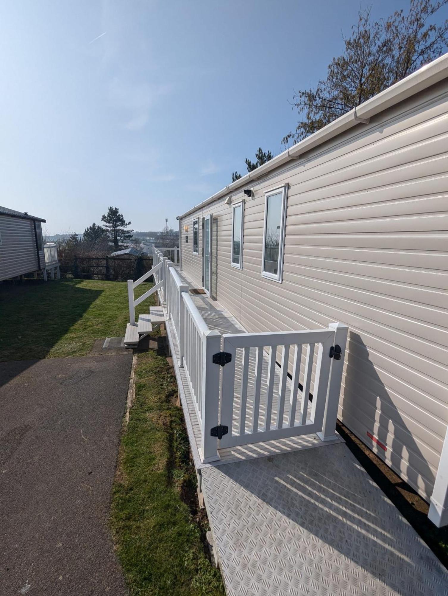 Devon Cliffs Haven Beautiful Modern Spacious 15 Minutes Walk To