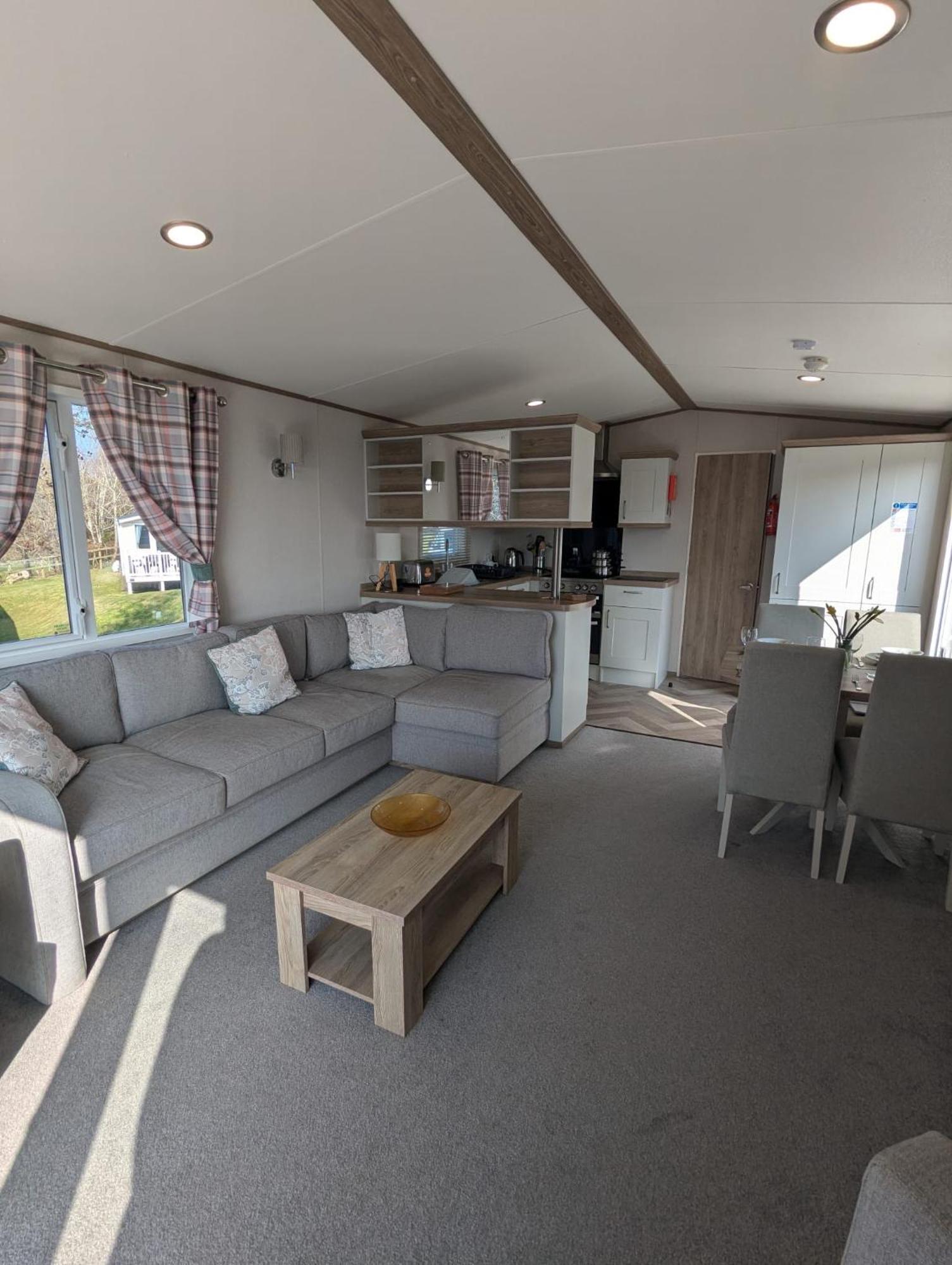 Devon Cliffs Haven Beautiful Modern Spacious 15 Minutes Walk To Holiday park