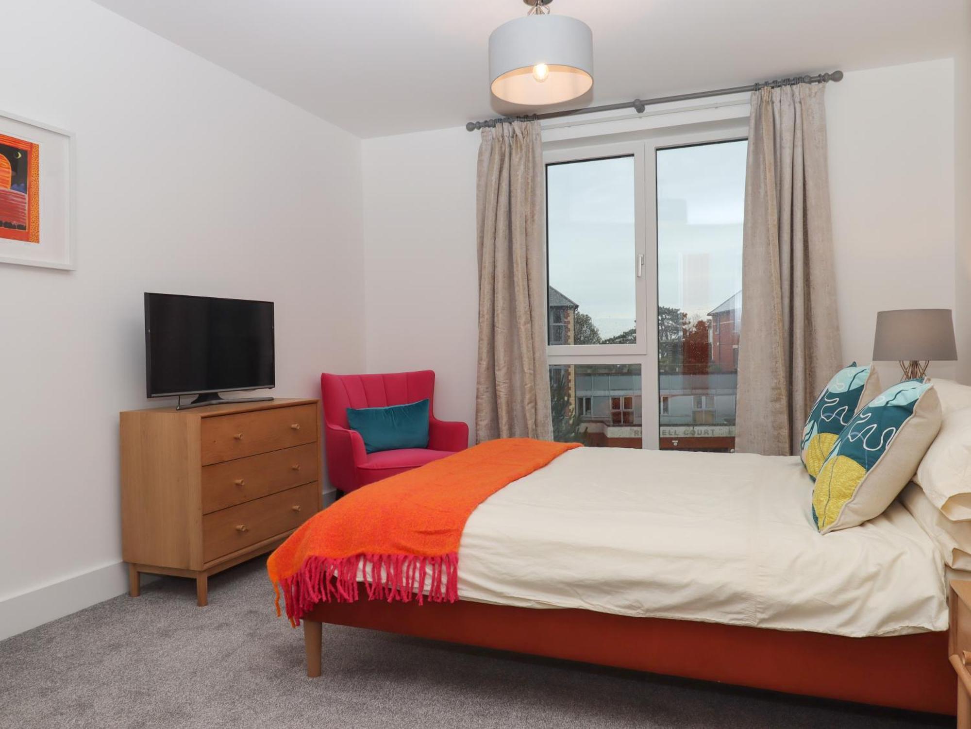 No 7 Rolle Gardens Apartment *