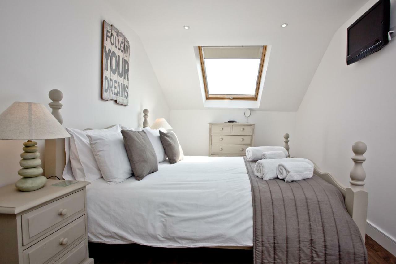 Sunnymead Penthouse, *