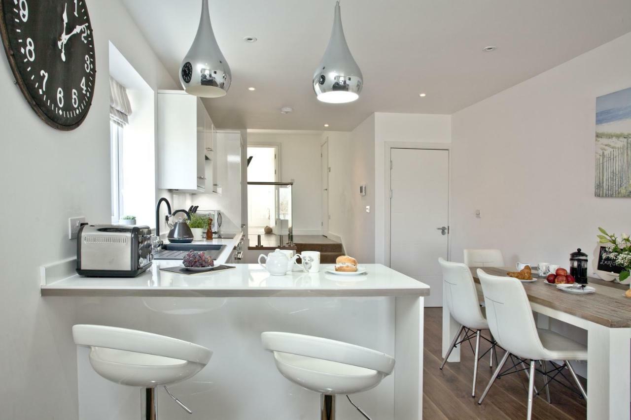 Sunnymead Penthouse, *