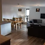 Cozy City Stay 2Br With Sofa Bed