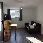 1Br W Sofa Bed Private Yard