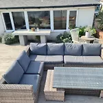 Luxury Beachfront Property Cockles-Sea View-Private Parking For 2 Cars-Sleeps 10