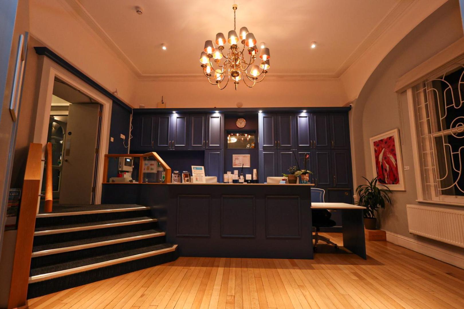 Manor Hotel