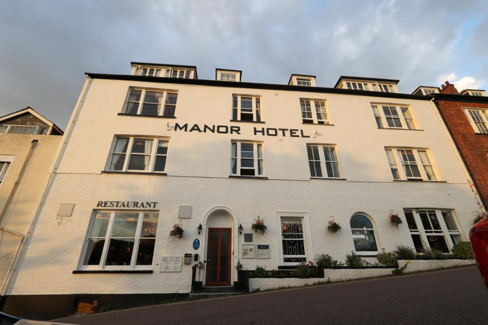 Manor Hotel 3*