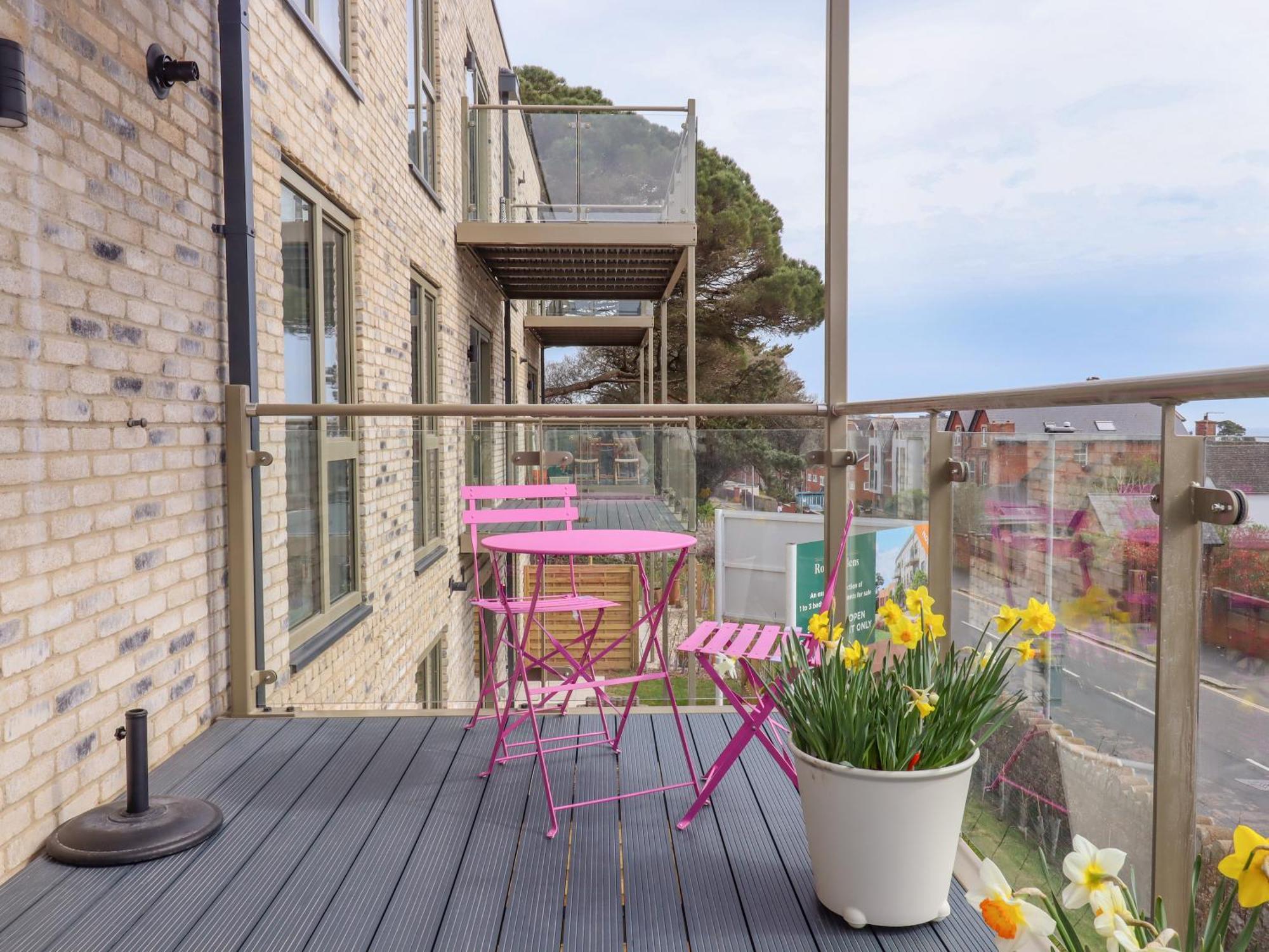 No 7 Rolle Gardens Apartment