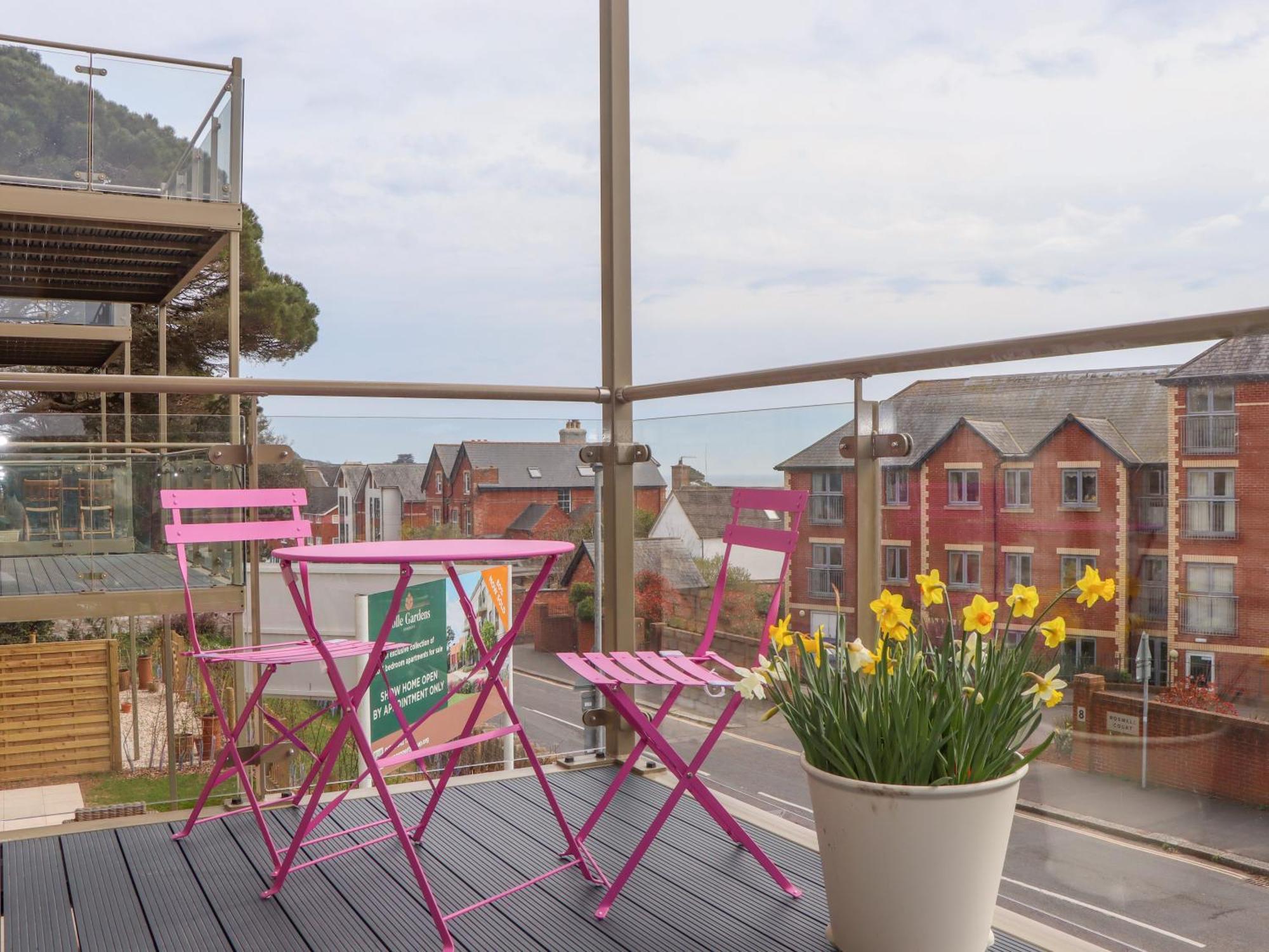 No 7 Rolle Gardens Apartment