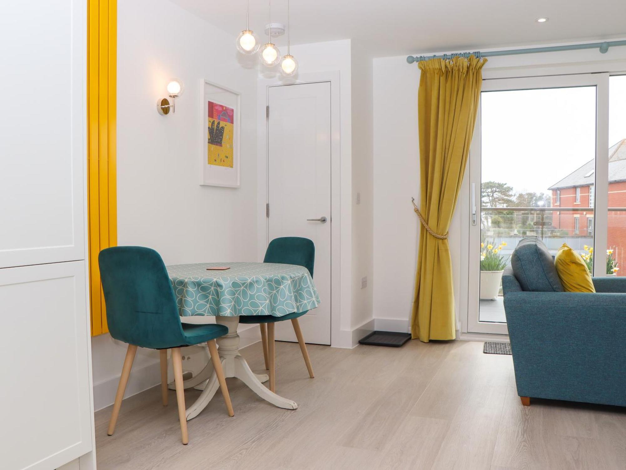 Apartment No 7 Rolle Gardens *