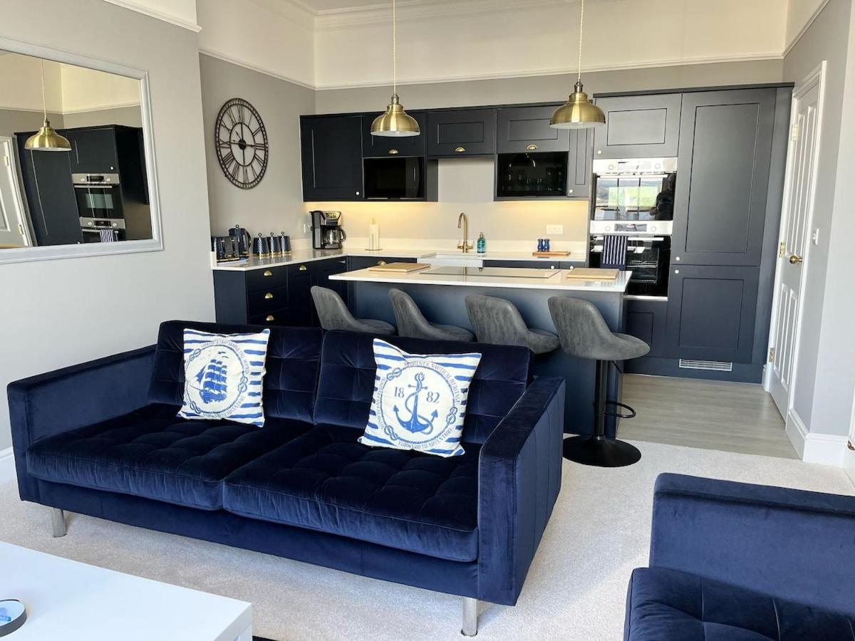 2 Bedroomed Seaview Stones Throw From The Or Town! * Exmouth