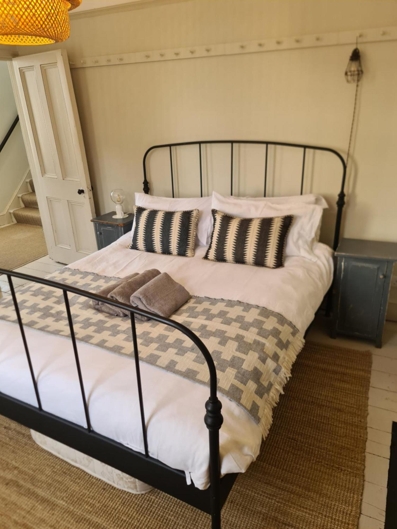 Luxury Beachfront Cockles-sea View-private Parking For 2 Cars-sleeps 10 * Exmouth