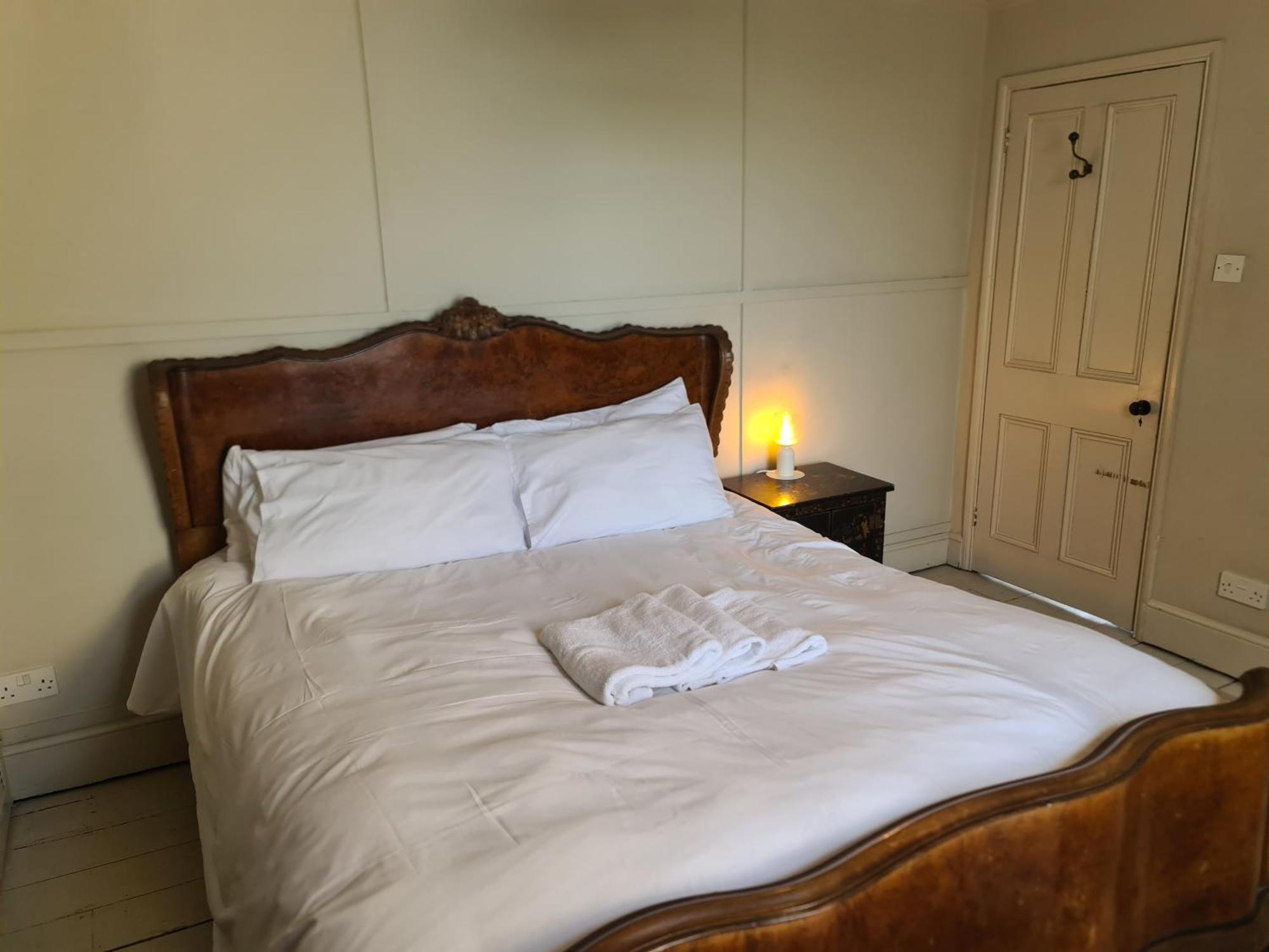 Luxury Beachfront Cockles-sea View-private Parking For 2 Cars-sleeps 10 Holiday home *