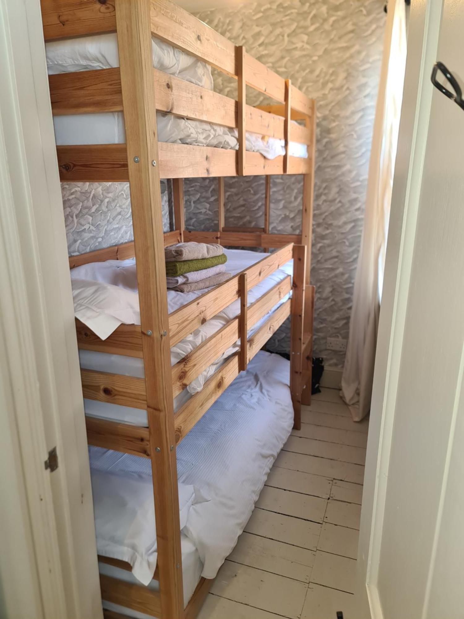 Luxury Beachfront Cockles-sea View-private Parking For 2 Cars-sleeps 10 Holiday home *