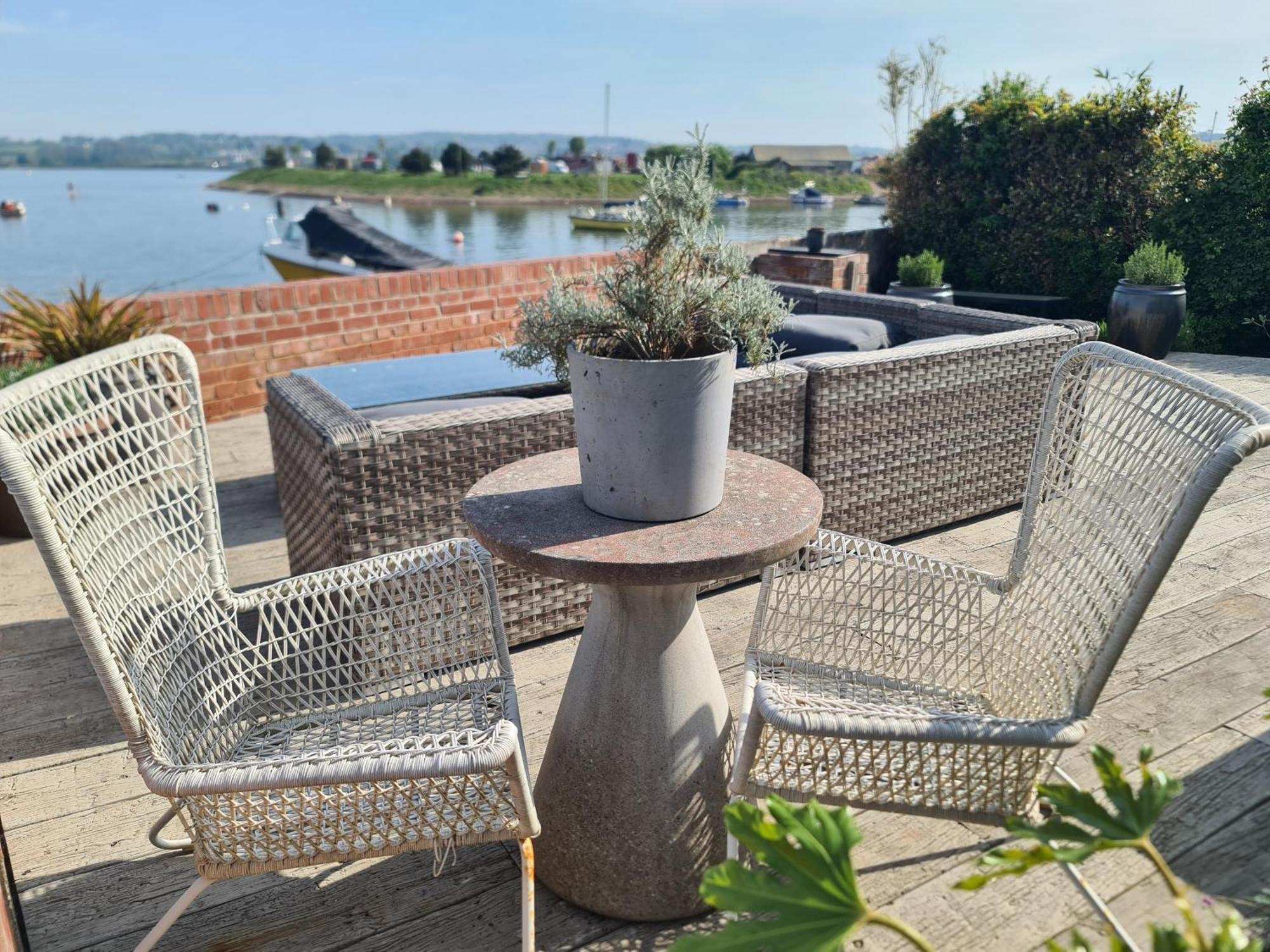 Luxury Beachfront Cockles-sea View-private Parking For 2 Cars-sleeps 10 Exmouth