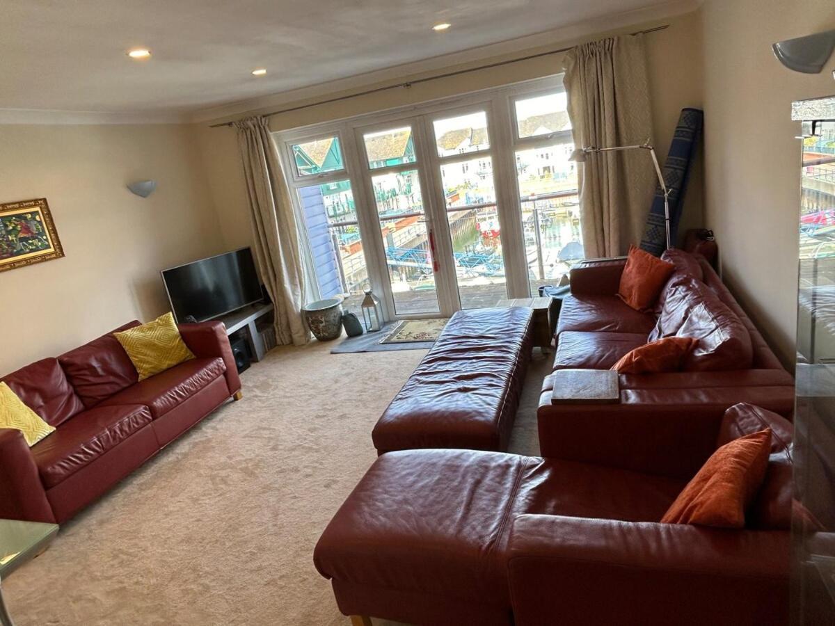 Madison Wharf - Waterside - Balcony Apartment