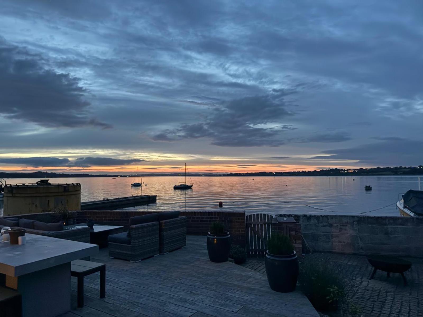 Luxury Beachfront Cockles-sea View-private Parking For 2 Cars-sleeps 10 Holiday home Exmouth