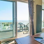 3 Bed 2 Bathroom Super Lodge! Sea Views!