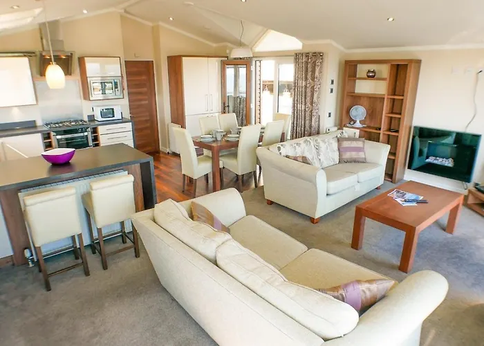 3 Bed 2 Bathroom Super Lodge! Sea Views!