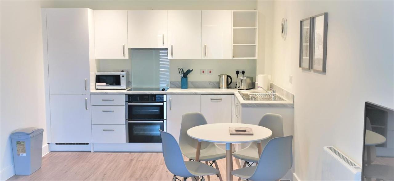 Sea Breeze, Gorgeous 2 Bed In Apartment *