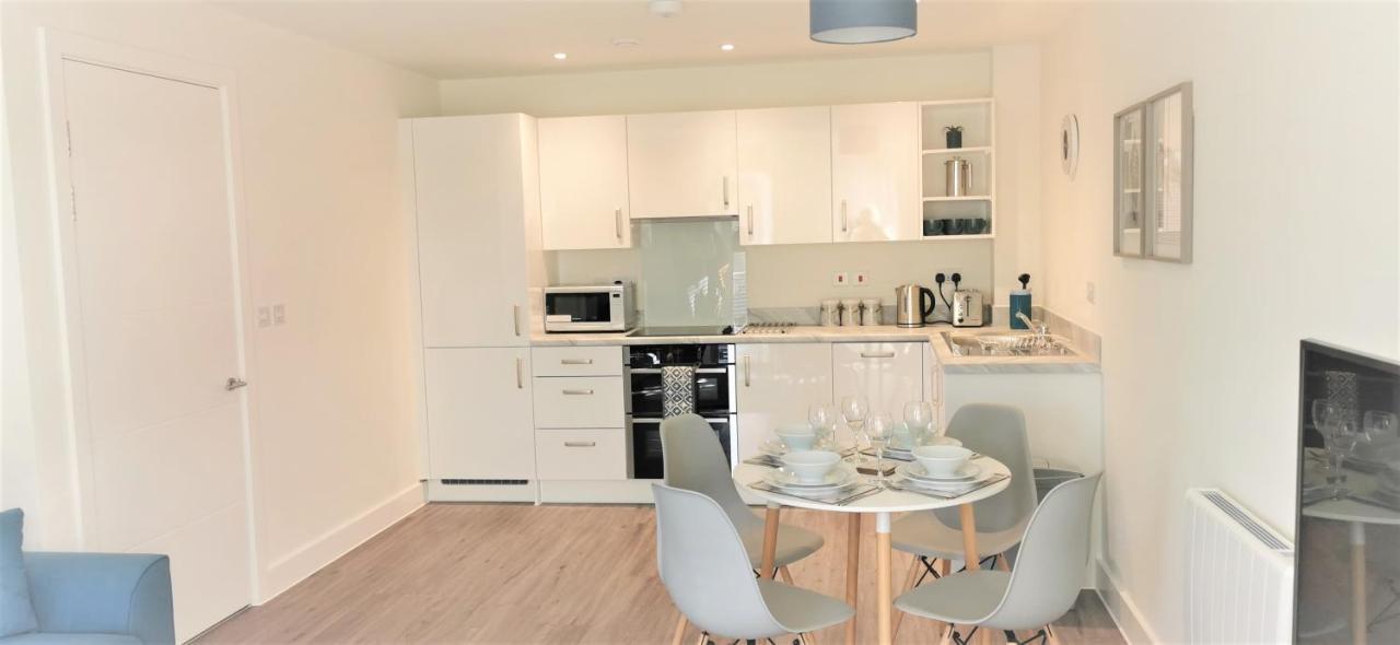 Sea Breeze, Gorgeous 2 Bed In Apartment *