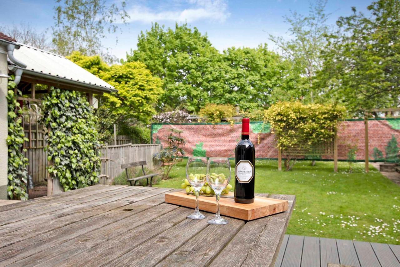 Spacious 4 Bed House In Fabulous Seaside Town