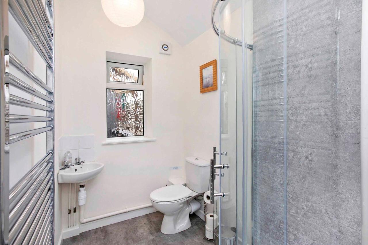 Spacious 4 Bed House In Fabulous Seaside Town Exmouth