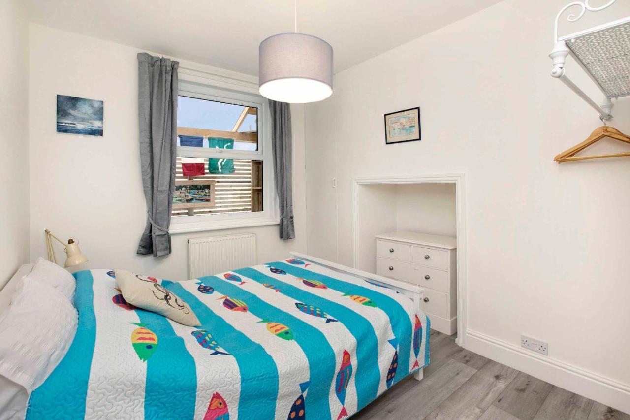 Spacious 4 Bed House In Fabulous Seaside Town *