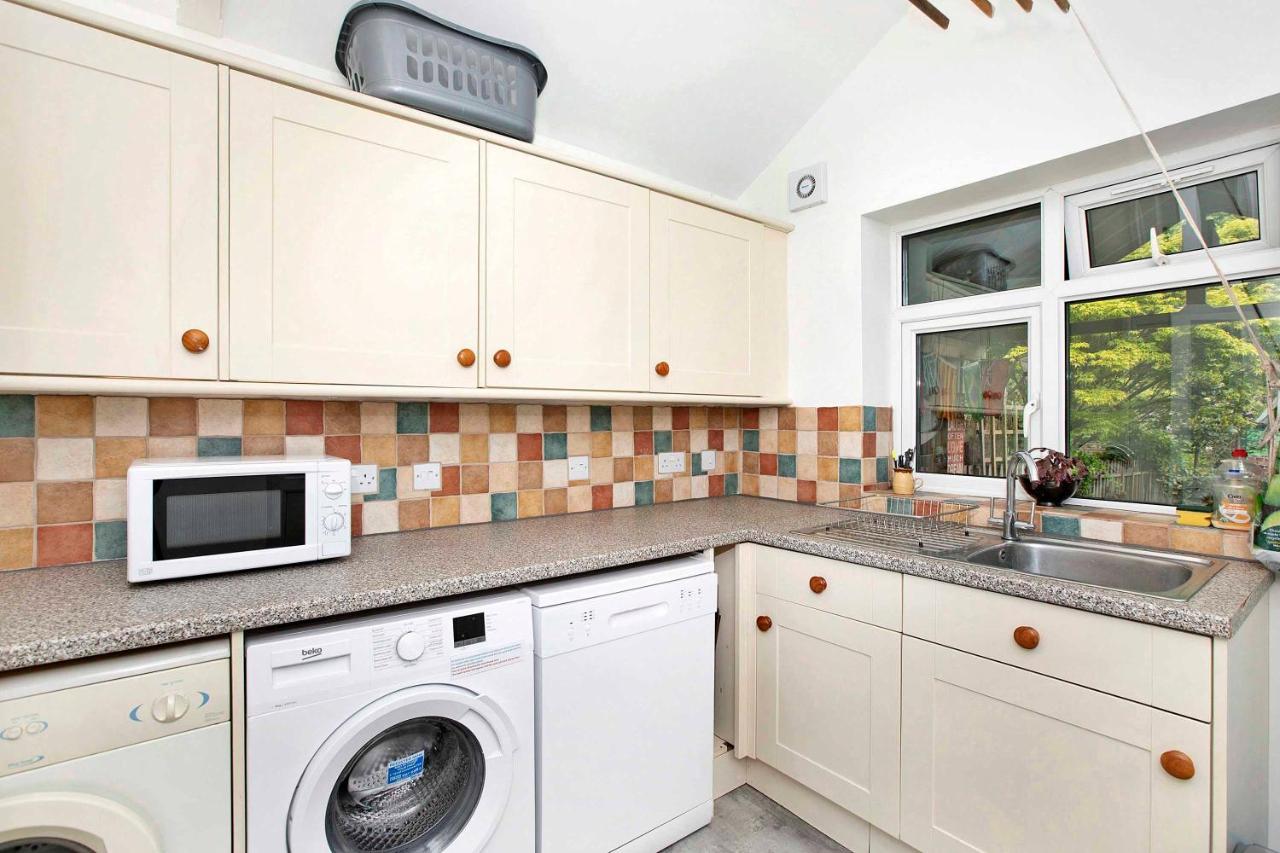 Spacious 4 Bed House In Fabulous Seaside Town Exmouth