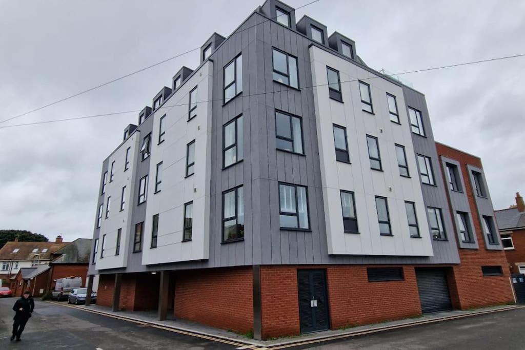 Number 10 Stunning Apartment, Fantastic Location! Exmouth