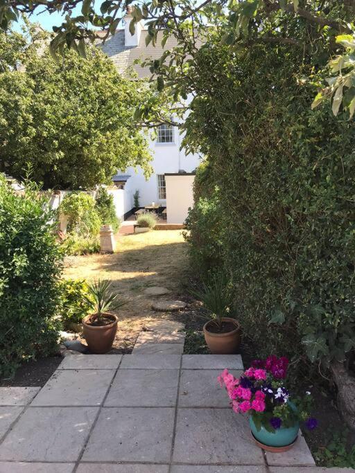 Huge 5 Bed Grade Ii Listed In Heart Of Town Holiday home *
