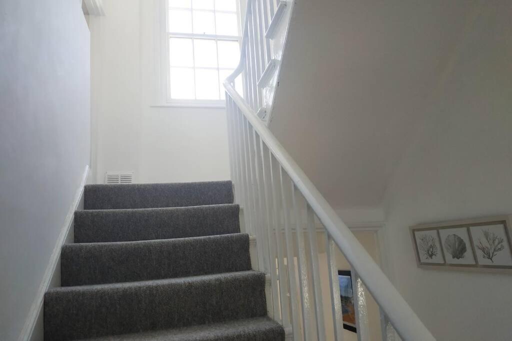 Huge 5 Bed Grade Ii Listed In Heart Of Town