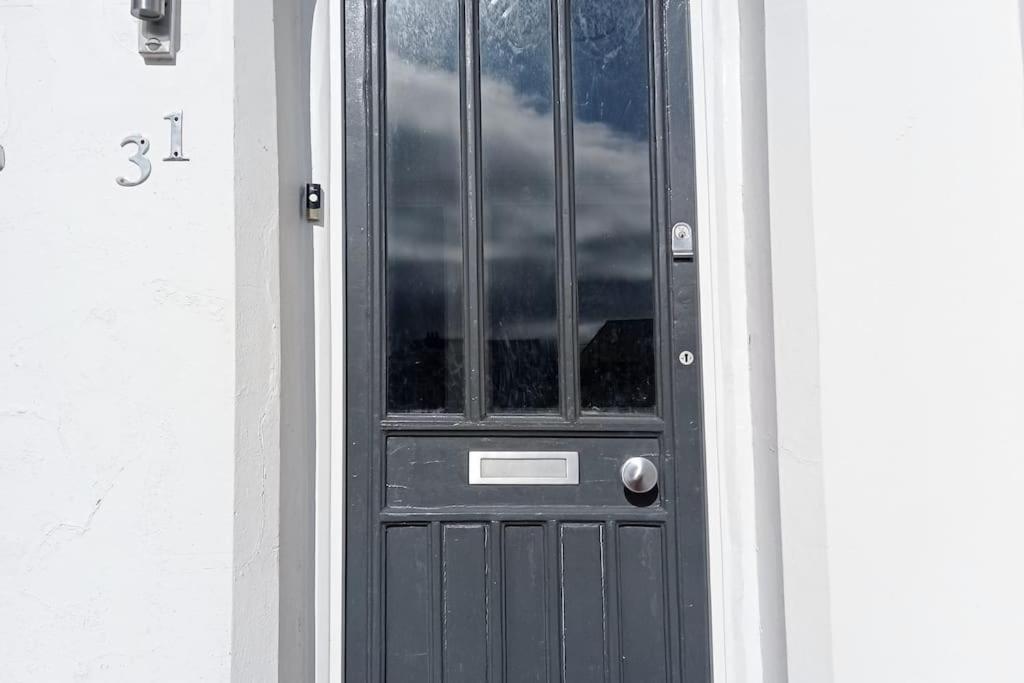 Huge 5 Bed Grade Ii Listed In Heart Of Town Holiday home *