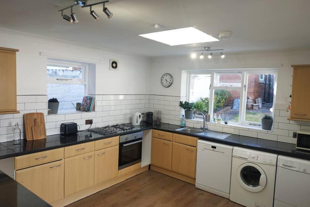 Holiday home Huge 5 Bed Grade Ii Listed In Heart Of Town Exmouth