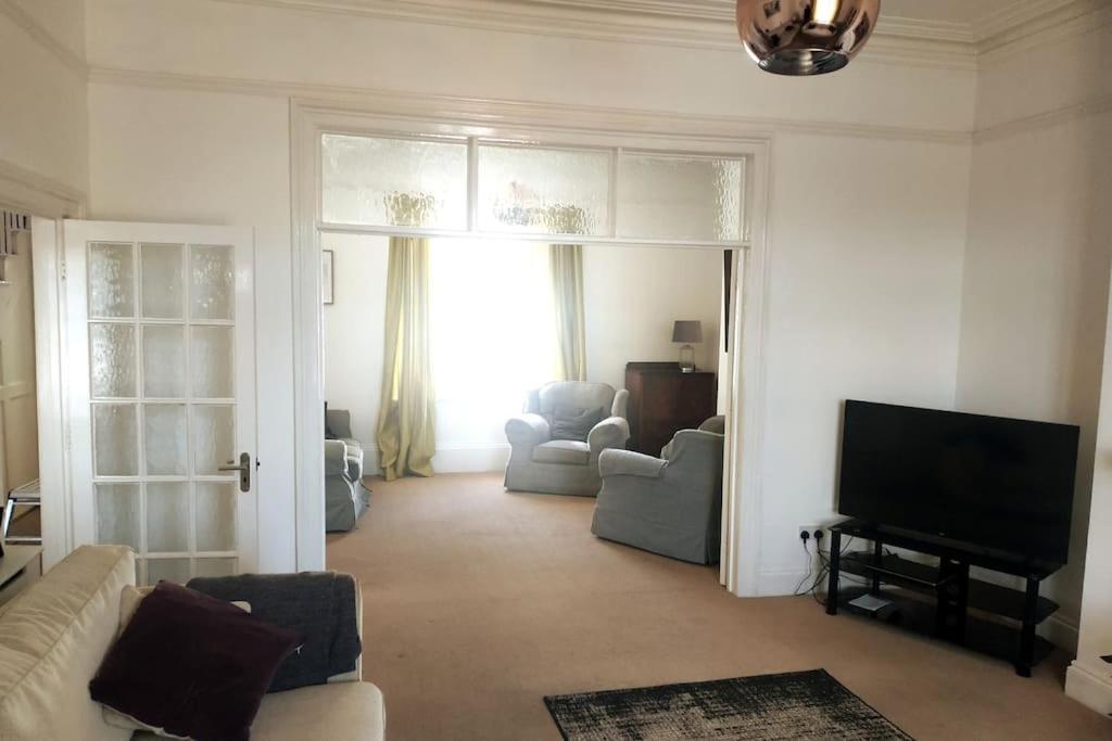 Holiday home Huge 5 Bed Grade Ii Listed In Heart Of Town