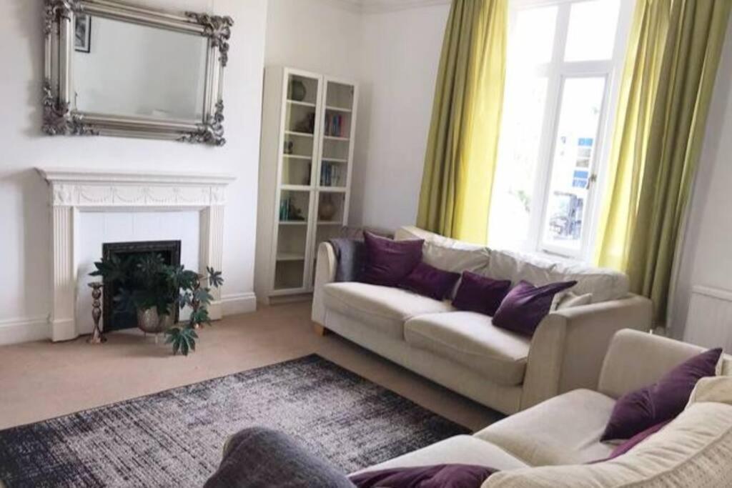 Huge 5 Bed Grade Ii Listed In Heart Of Town *